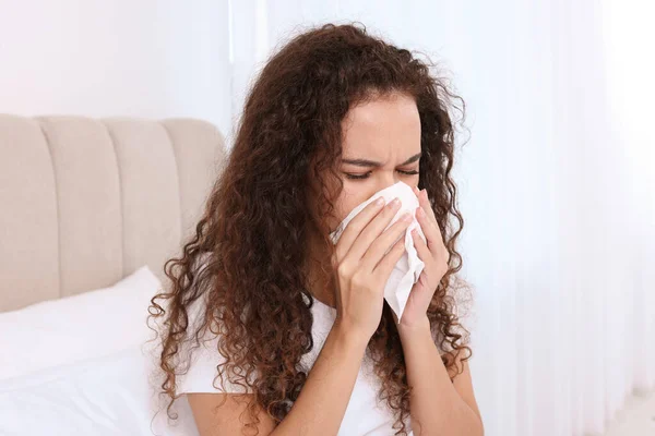 Sick African American Woman Tissue Bed Home — Stock Photo, Image