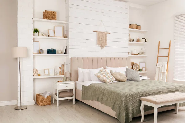 Stylish Room Interior Large Comfortable Bed Wall Shelves Beautiful Decor — Stock Photo, Image