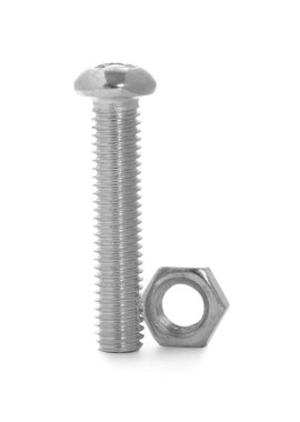 Beyaz arka planda metal cıvata ve uğursuz ceviz