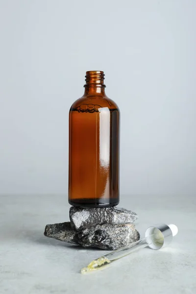 Bottle Hydrophilic Oil Rocks Pipette White Table — Stock Photo, Image
