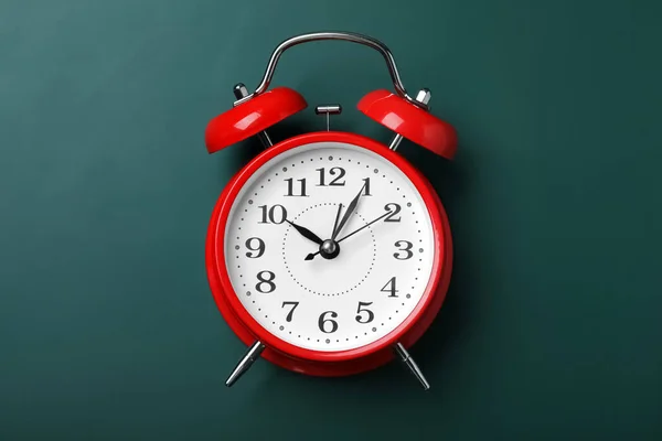 Reloj Despertador Pizarra Verde Vista Superior Tiempo Escuela — Foto de Stock