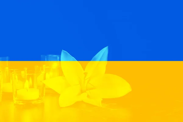 Dupla Exposição Bandeira Nacional Ucraniana Lírio Com Velas Acesas — Fotografia de Stock
