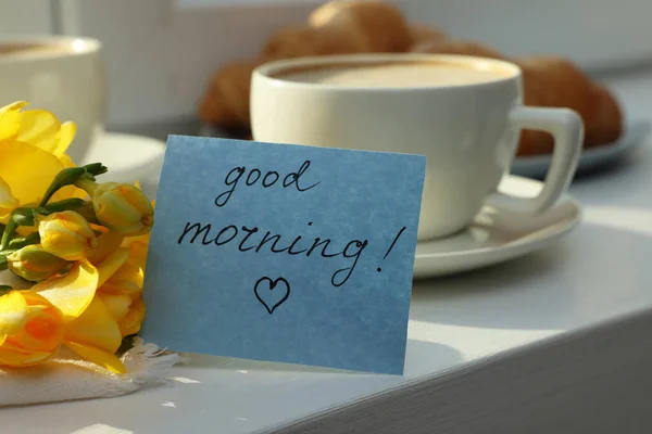 Taza Café Flores Tarjeta Con Frase Buenos Días Sobre Mesa —  Fotos de Stock