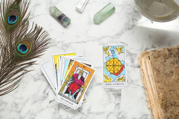 Composición Plana Con Emperador Rueda Fortuna Otras Cartas Del Tarot — Foto de Stock