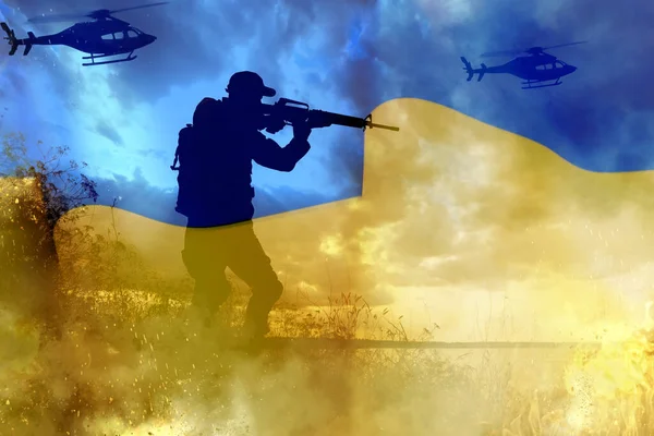 Silueta Soldado Bandera Nacional Ucraniana Doble Exposición — Foto de Stock