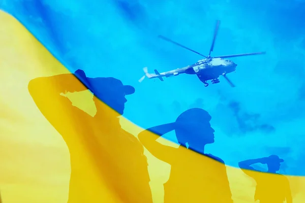 Sylwetki Żołnierzy Helikoptera Ukraińskiej Flagi Narodowej Podwójna Ekspozycja — Zdjęcie stockowe