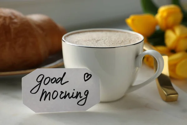 Tazza Caffè Croissant Cartoncino Con Scritta Buona Mattina Vassoio Bianco — Foto Stock