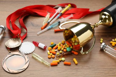 Ahşap masada uyuşturuculu kompozisyon. Doping kontrolü