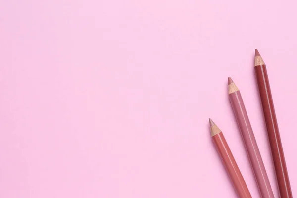 Crayons Lèvres Sur Fond Rose Couché Plat Avec Espace Pour — Photo