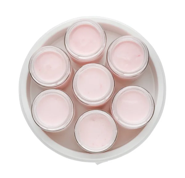 Beyaz Arka Planda Dolu Kavanozları Olan Modern Yoğurt Üreticisi — Stok fotoğraf