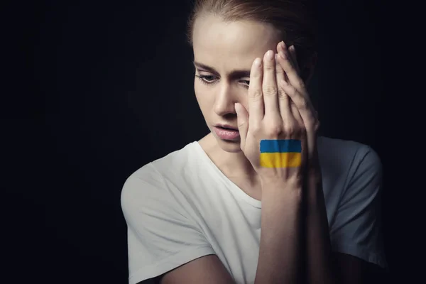 우크라이나 국기가 과맞닿은 사진을 흥분했다 우크라이나 에서의 전쟁을 — 스톡 사진