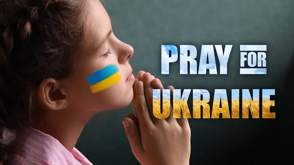 Imádkozz Ukrajnáért Kislány Húzott Ukrán Zászló Arcon Kifejezés — Stock Fotó