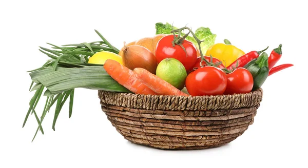 Légumes Frais Mûrs Fruits Dans Bol Osier Sur Fond Blanc — Photo