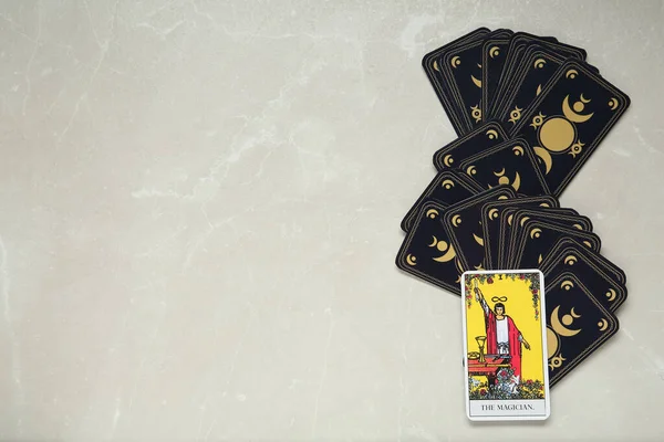 Bűvész Más Tarot Kártyák Könnyű Asztalra Lapos Feküdt Szöveg Helye — Stock Fotó