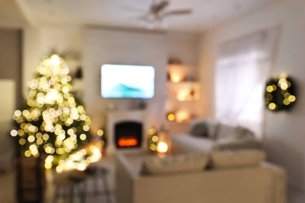 Vista Sfocata Interni Eleganti Soggiorno Con Albero Natale Decorato Televisore — Foto Stock