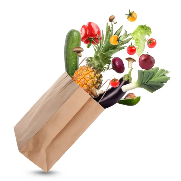 Kraftpapier Zak Met Verschillende Groenten Fruit Witte Achtergrond — Stockfoto