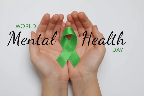 Journée Mondiale Santé Mentale Femme Tenant Ruban Vert Sur Fond — Photo