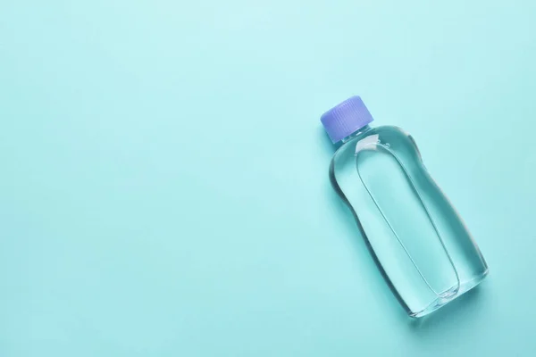 Fles Babyolie Turquoise Achtergrond Bovenaanzicht Ruimte Voor Tekst — Stockfoto