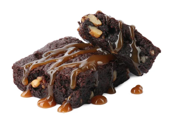 Lahodné Čokoládové Brownies Ořechy Karamelovou Omáčkou Bílém Pozadí — Stock fotografie