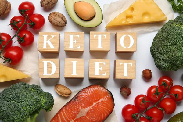 Cubos Madera Con Frase Keto Dieta Diferentes Productos Frescos Sobre — Foto de Stock