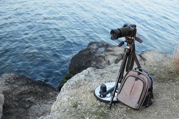 Professional Photography Equipment Rocky River Coast — Stock Photo, Image