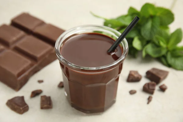 Glas Läcker Varm Choklad Ljust Bord — Stockfoto