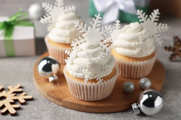Tasty Christmas Cupcakes Snowflakes Festive Decor Grey Table — Stock Photo, Image