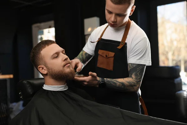 Professional Hairdresser Working Bearded Client Barbershop — Stock Photo, Image