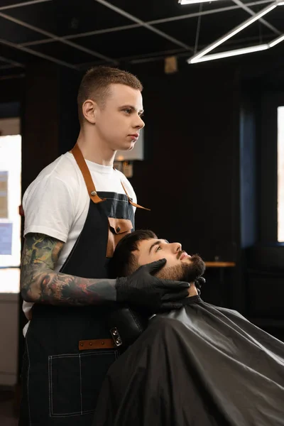 Professional Hairdresser Working Bearded Client Barbershop — Stock Photo, Image