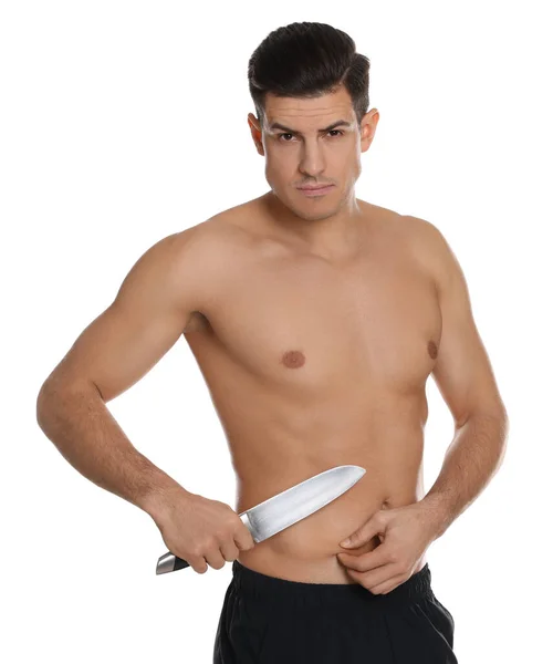 Fit Mann Mit Messer Auf Weißem Hintergrund Operation Zur Gewichtsreduktion — Stockfoto