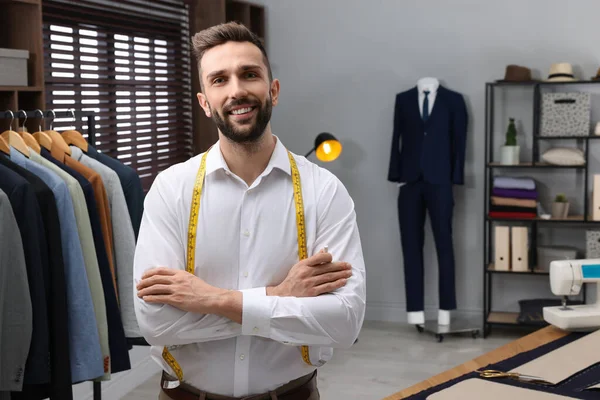 Vestidor Feliz Con Cinta Métrica Taller — Foto de Stock