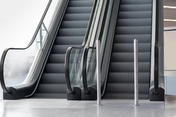 Interior Novo Terminal Aeroporto Com Escadas Rolantes — Fotografia de Stock
