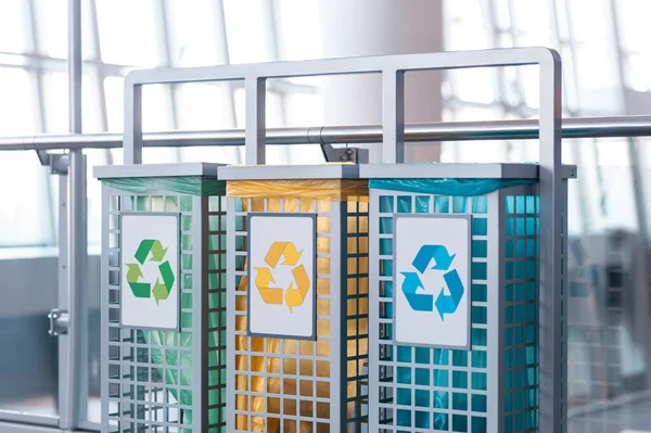 Kleurafval Sorteerbakken Binnen Recycling Concept — Stockfoto