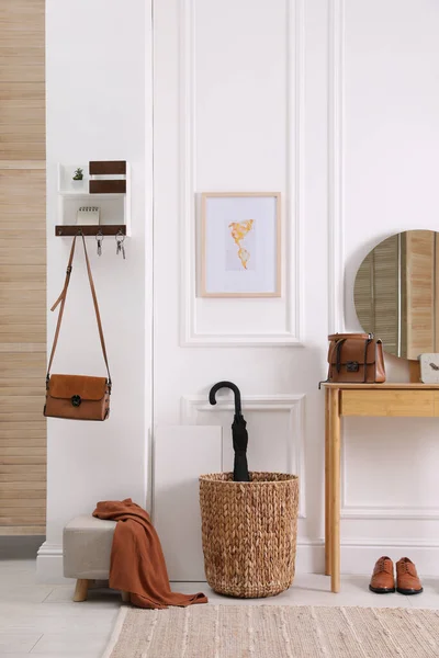 Interior Moderno Corredor Com Penteadeira Elegante Porta Chaves — Fotografia de Stock
