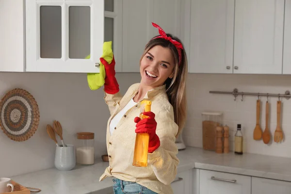 Woman Spray Bottle Rag Singing While Cleaning Home — Stock Photo, Image