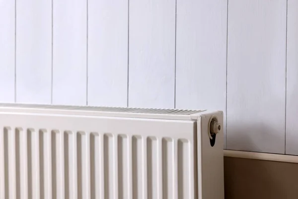 Современный Радиатор Белой Деревянной Стене Система Центрального Отопления — стоковое фото