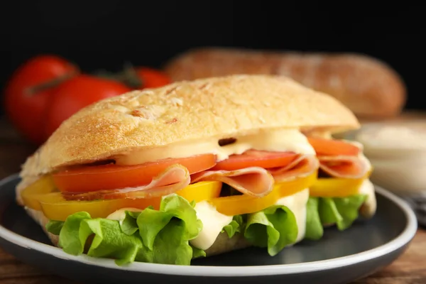 마요네즈 곁들인 맛있는 샌드위치 하였다 — 스톡 사진