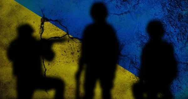 Silhouette Soldati Con Colori Bandiera Ucraina Sfondo Servizio Militare Durante — Foto Stock
