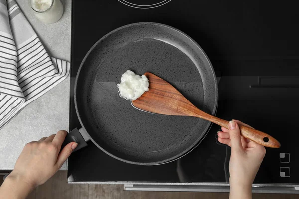 Woman Cooking Coconut Oil Induction Stove Top View — Stock Photo, Image