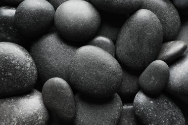 Arkaplan olarak birçok farklı taş, üst görünüm