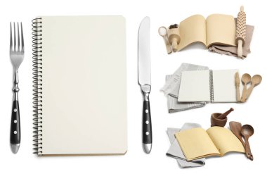 Beyaz arkaplanda boş tarif kitapları ve mutfak gereçleri ile ayarlandı