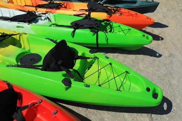 Muchos Kayaks Coloridos Aire Libre Día Soleado —  Fotos de Stock