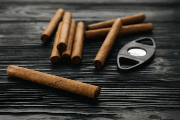 Coupe Cigares Guillotine Sur Table Bois Noir — Photo
