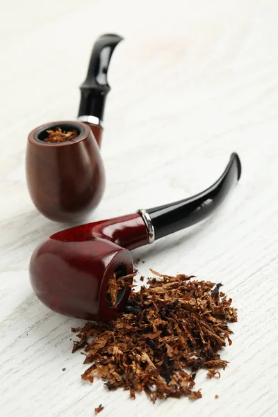 Rookpijpen Met Tabak Witte Houten Tafel — Stockfoto