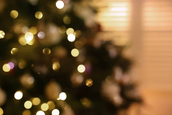 Vista Offuscata Dell Albero Natale Con Luci Delle Fate — Foto Stock