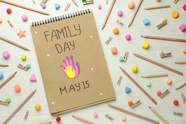 Happy Family Day Flache Liegekomposition Mit Notizbuch Und Schreibwaren Auf — Stockfoto