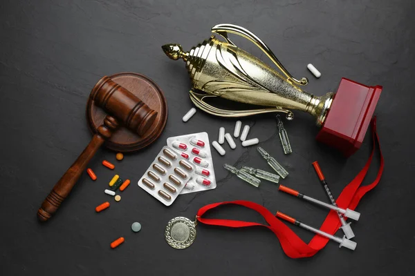 Composição Leigos Planos Com Drogas Fundo Preto Controlo Dopagem — Fotografia de Stock