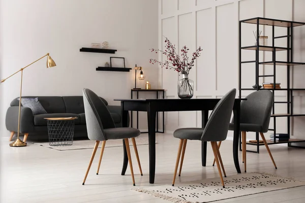 Hermoso Comedor Interior Con Muebles Nuevos Elegantes — Foto de Stock