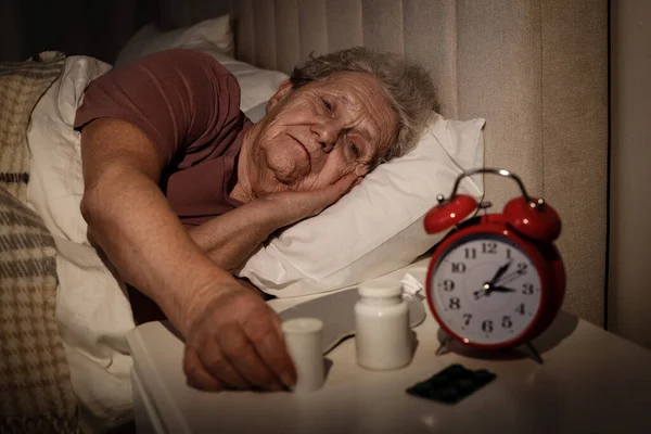 Elderly Woman Suffering Insomnia Taking Pill Bottle Bed Night — ストック写真
