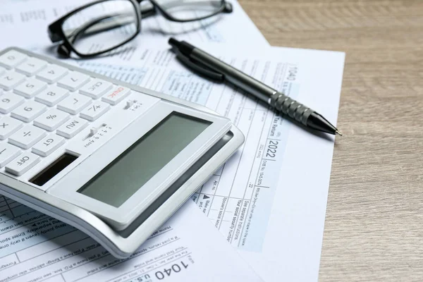 Kalkulačka Dokumenty Pero Dřevěném Stole Detailní Záběr Účetnictví Daní — Stock fotografie